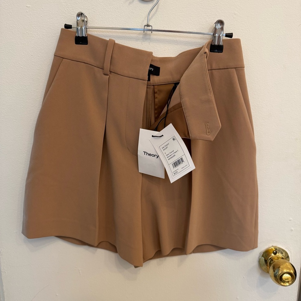 Theory High Waist Pleat Short - Picture 3 of 5